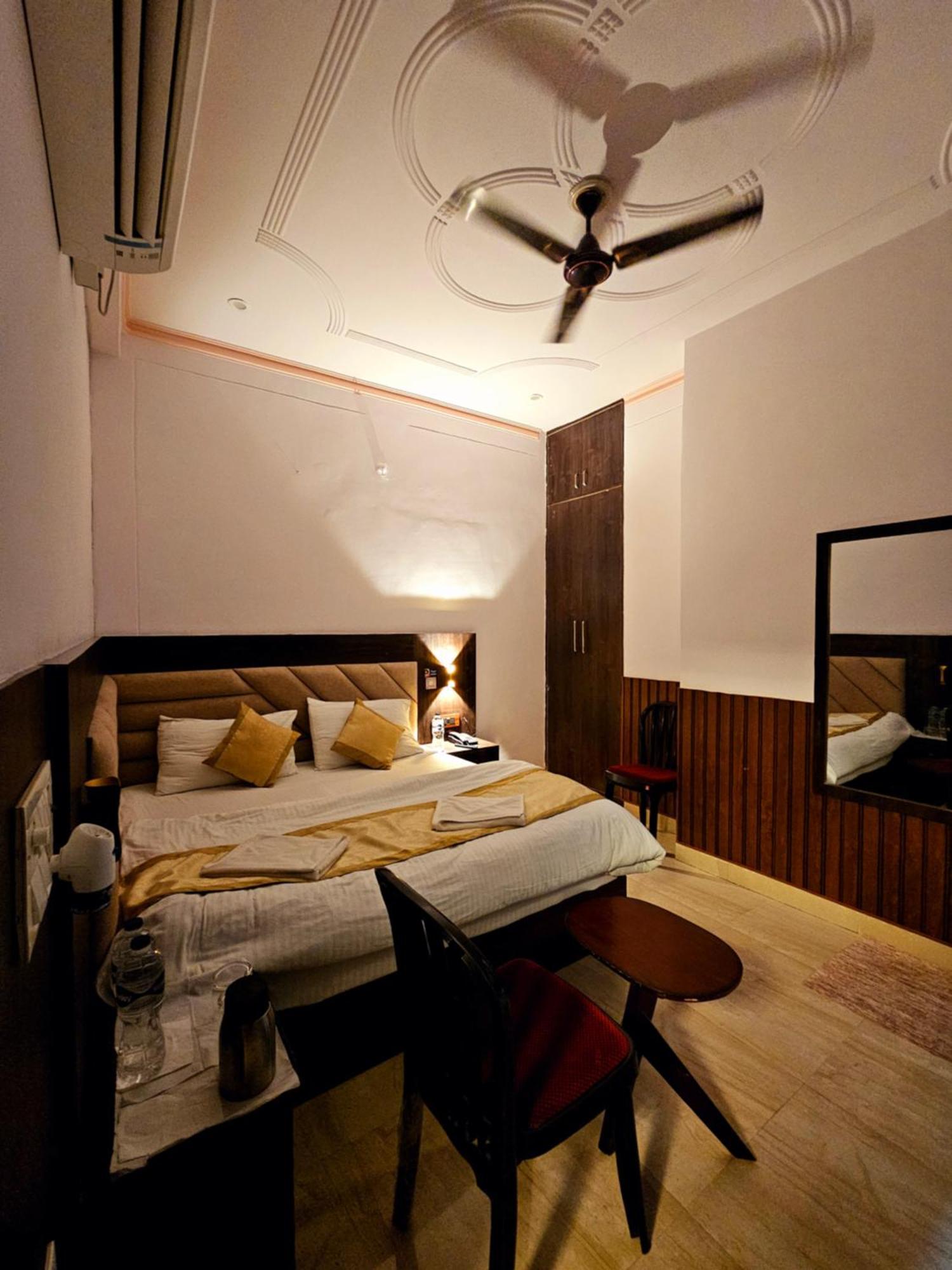 Shri Krishna Divine Dham Hotel Mathura Luaran gambar