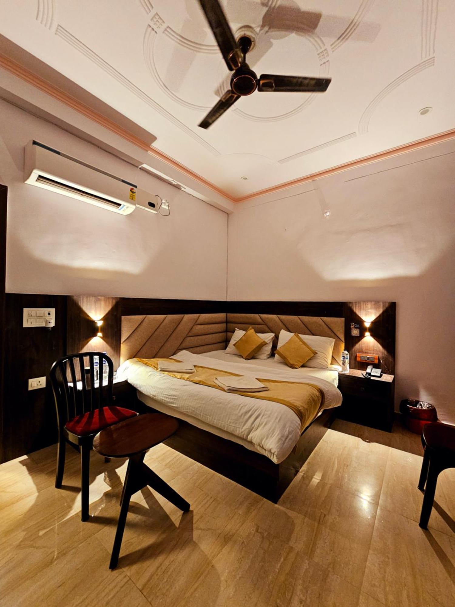 Shri Krishna Divine Dham Hotel Mathura Luaran gambar