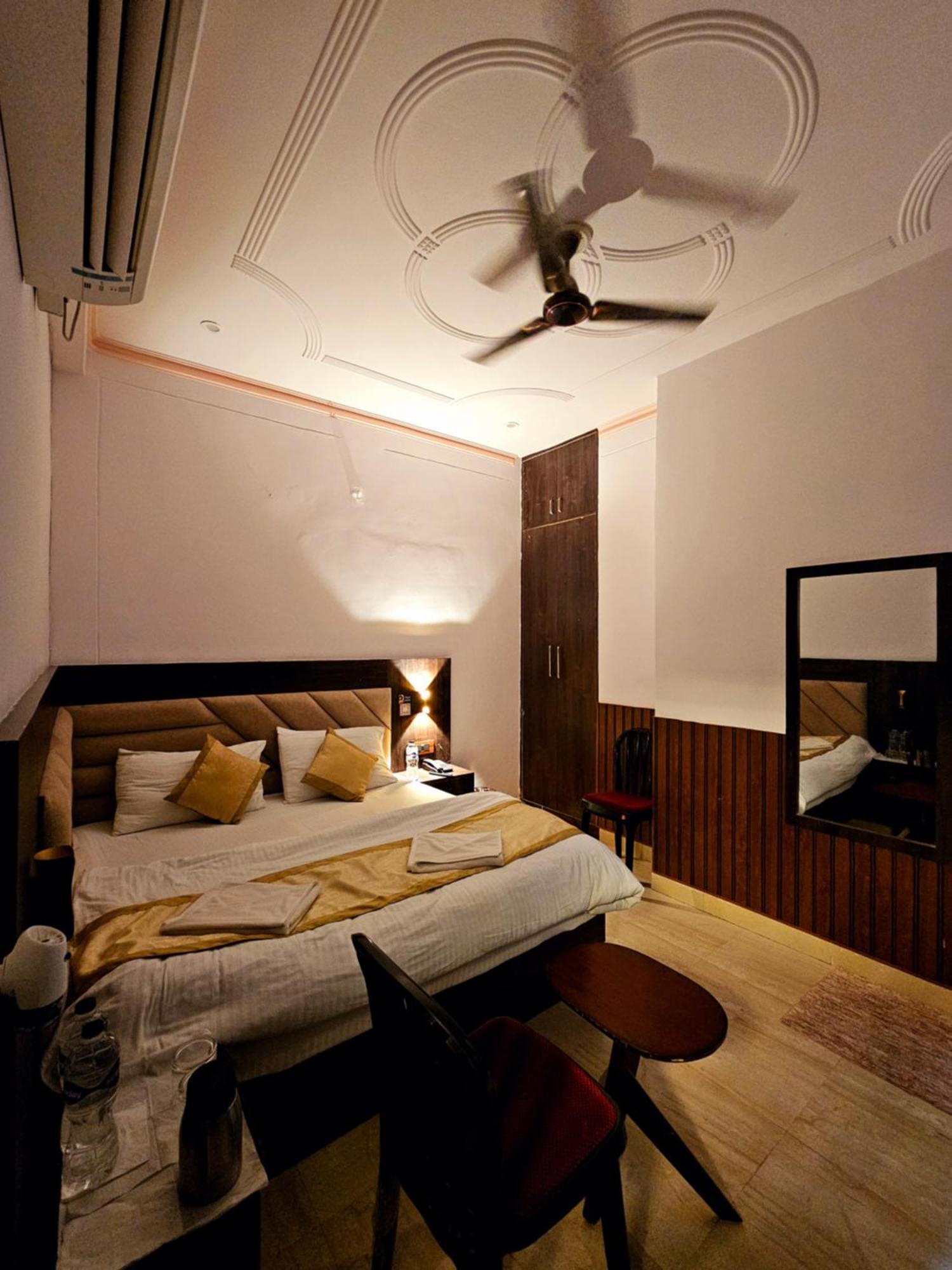 Shri Krishna Divine Dham Hotel Mathura Luaran gambar