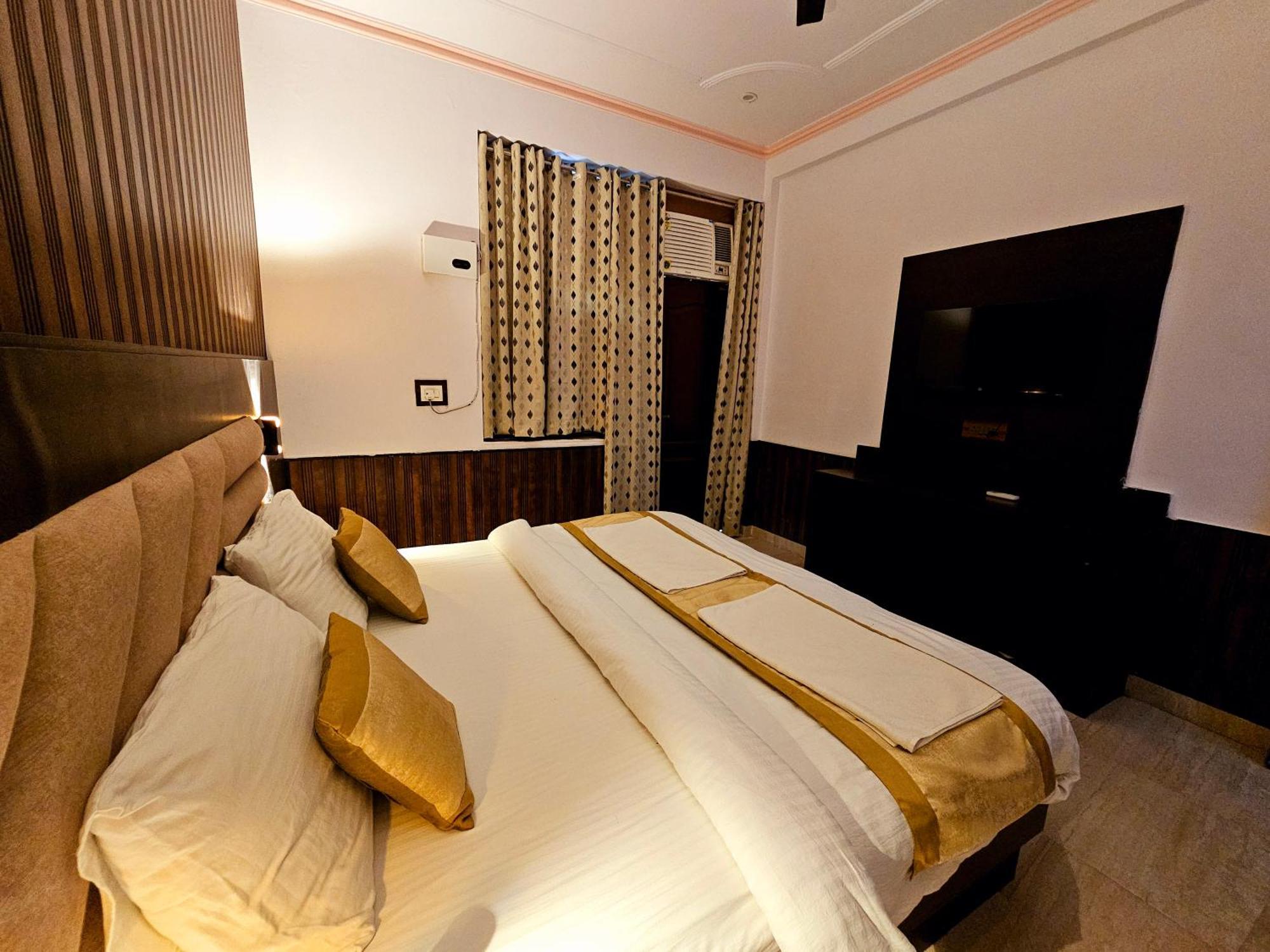 Shri Krishna Divine Dham Hotel Mathura Luaran gambar