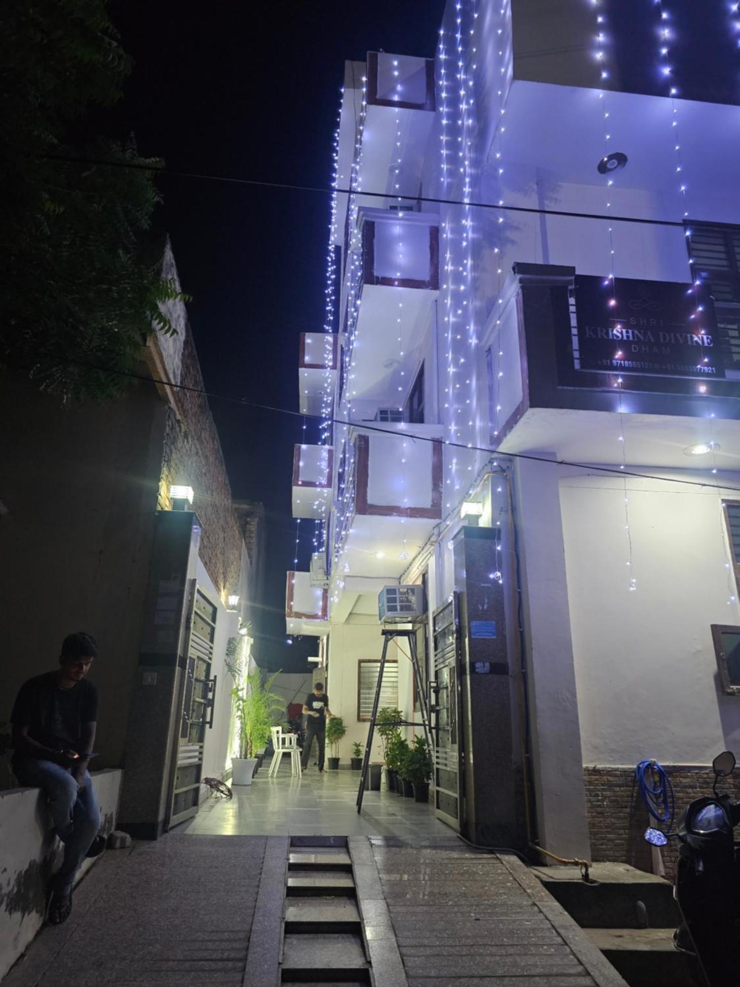 Shri Krishna Divine Dham Hotel Mathura Luaran gambar