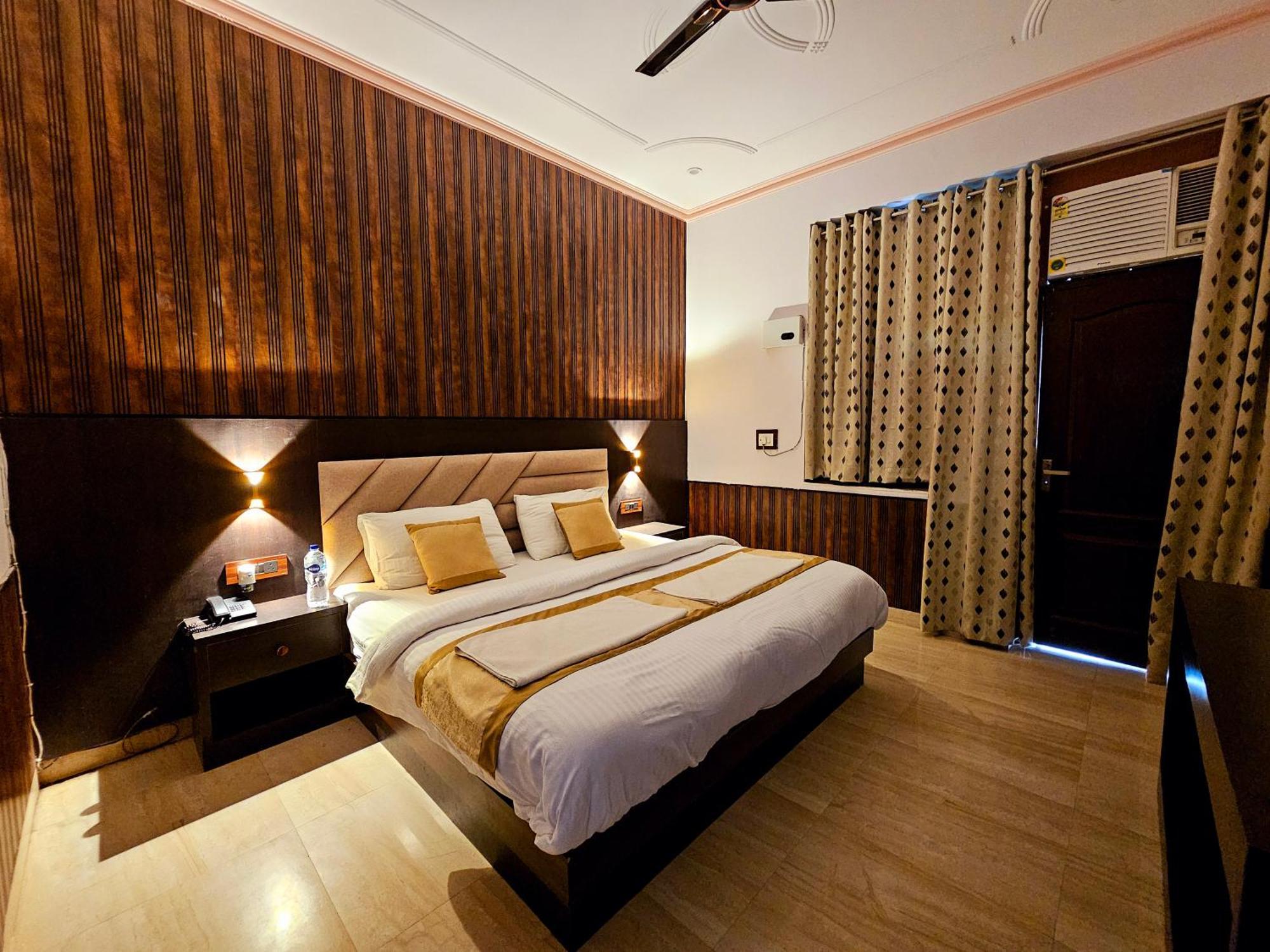 Shri Krishna Divine Dham Hotel Mathura Luaran gambar