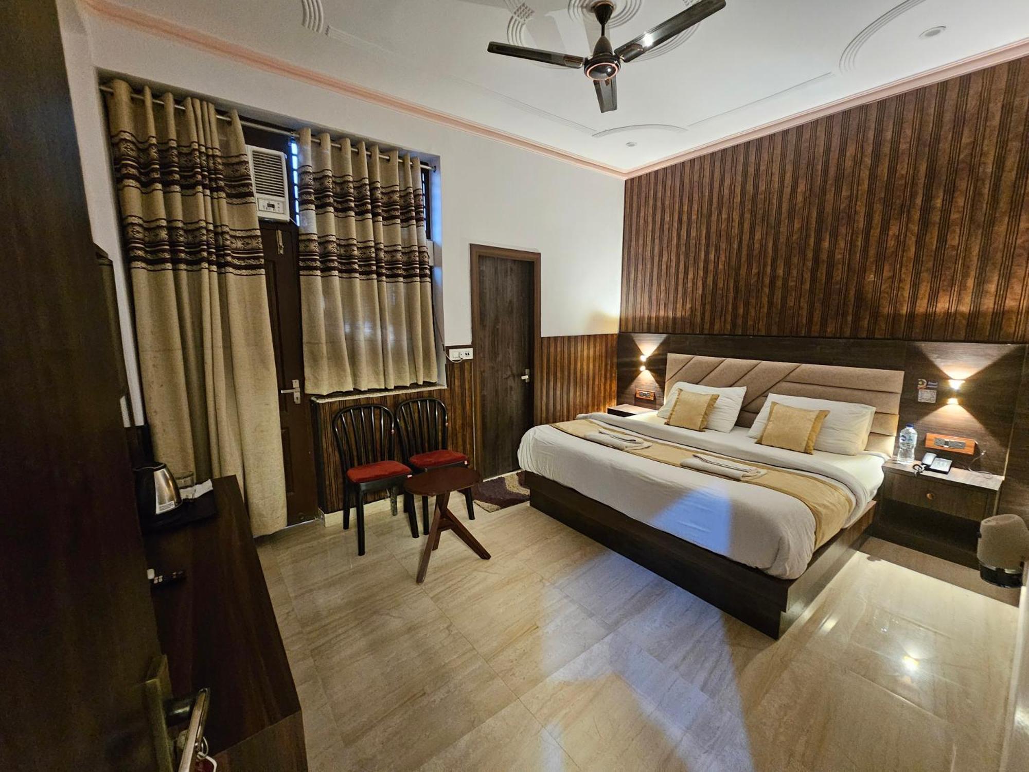 Shri Krishna Divine Dham Hotel Mathura Luaran gambar