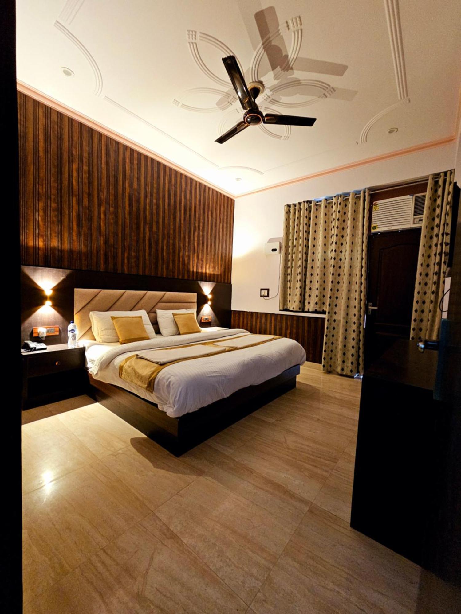 Shri Krishna Divine Dham Hotel Mathura Luaran gambar