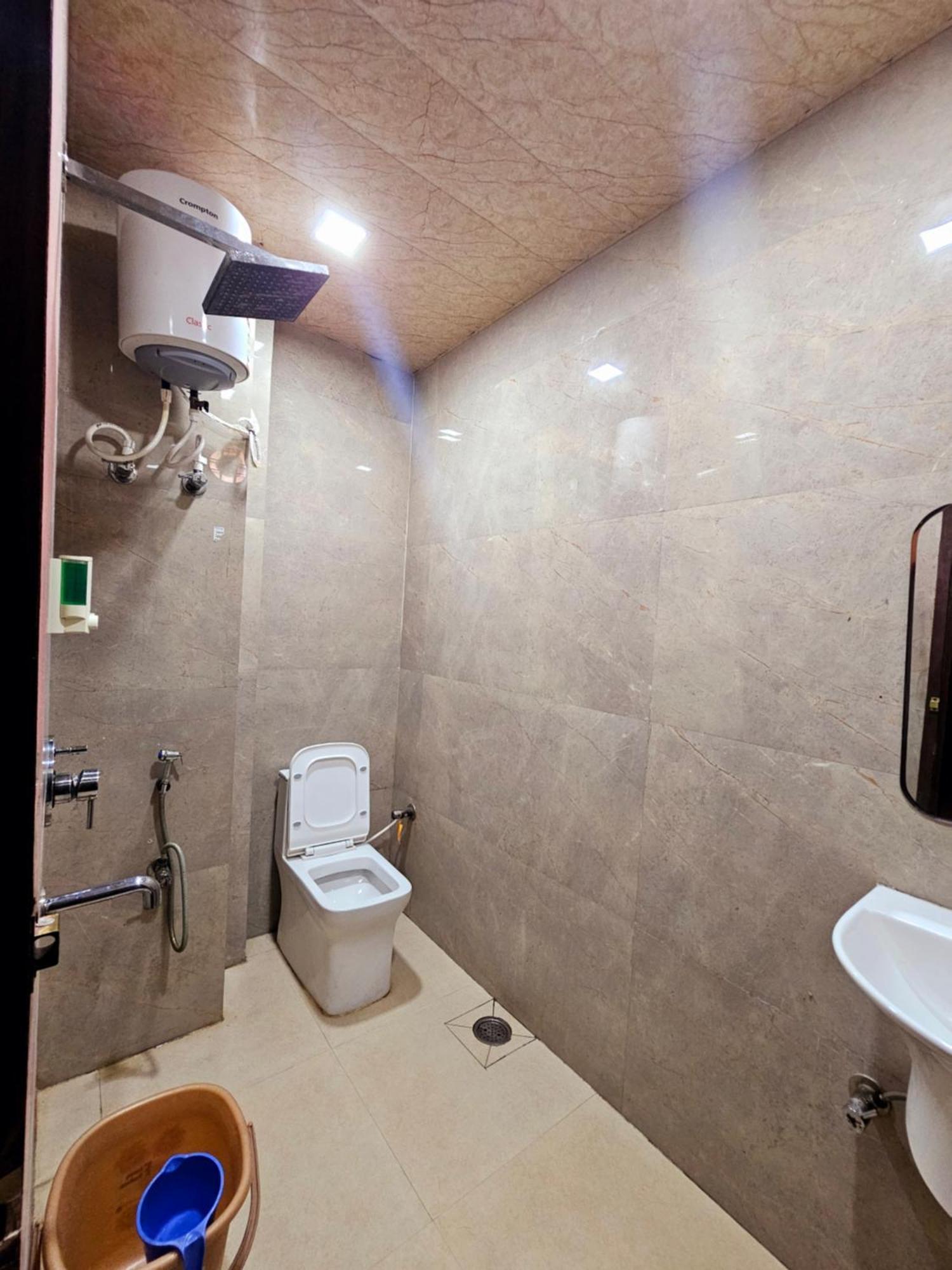 Shri Krishna Divine Dham Hotel Mathura Luaran gambar
