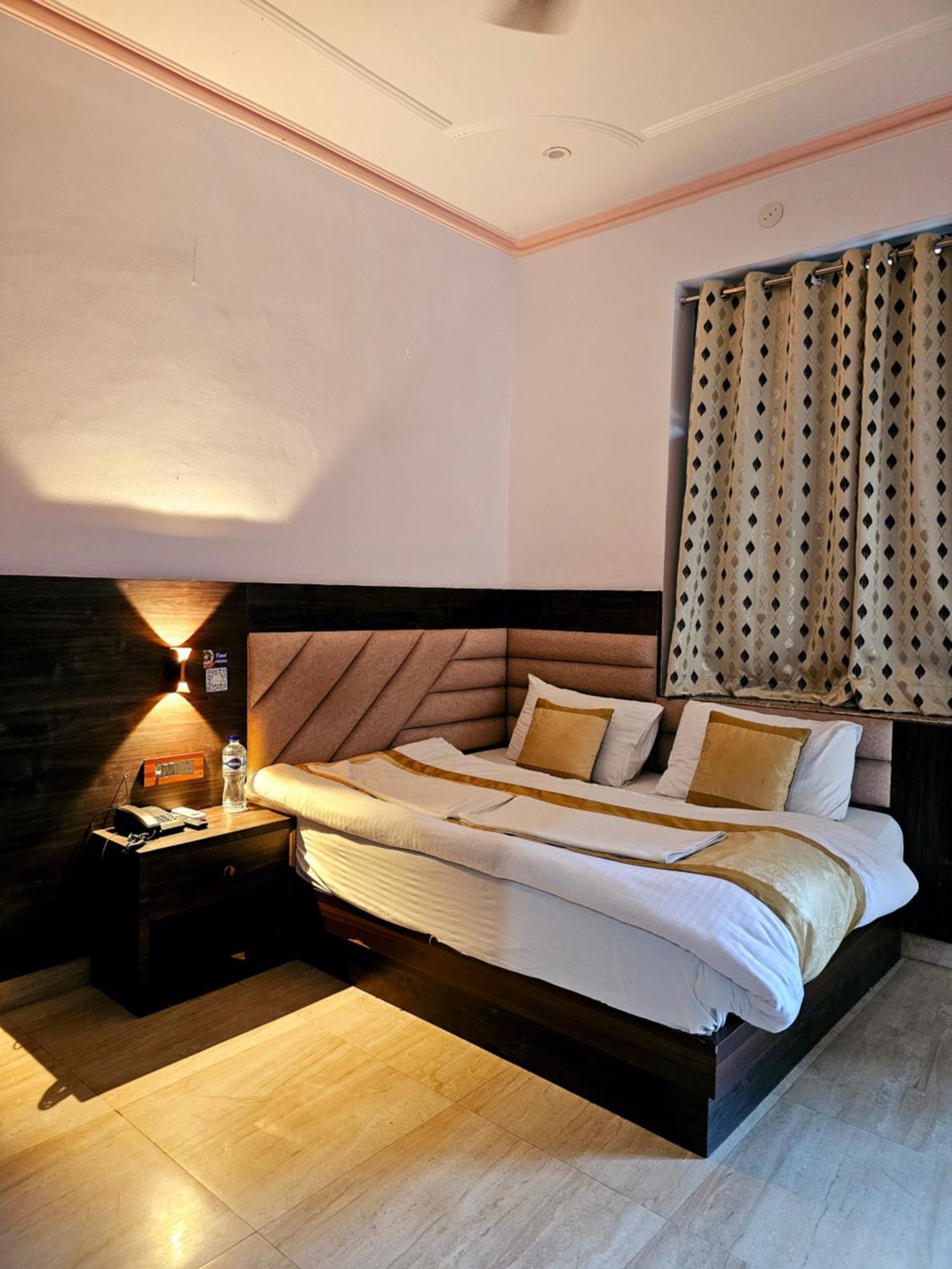 Shri Krishna Divine Dham Hotel Mathura Luaran gambar